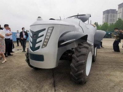 China lanza su primer tractor eléctrico robótico 5G