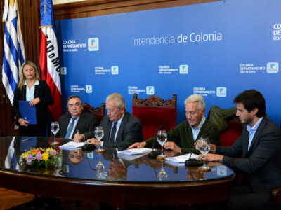 Intendente Moreira firmó Contrato Plan de importante inversión para Colonia