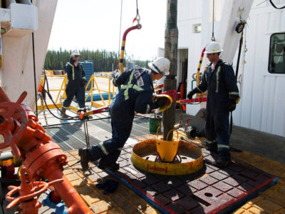 Cae el precio del Petróleo  por casos de COVID en China